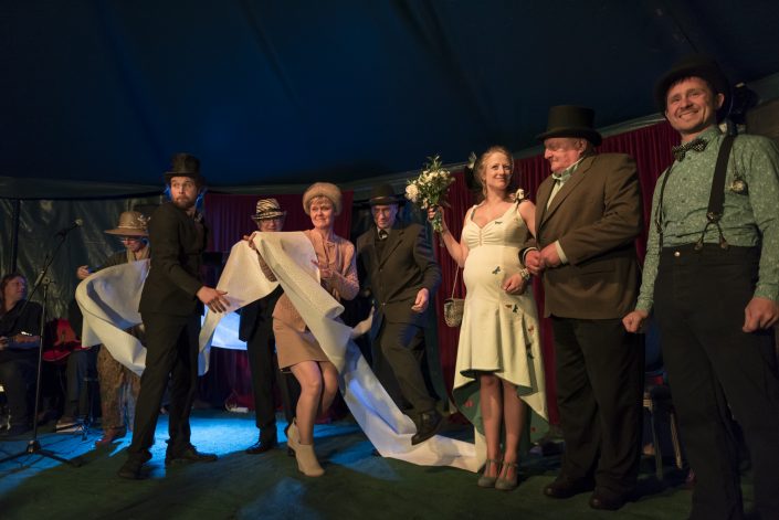 trouwfestival circus camping