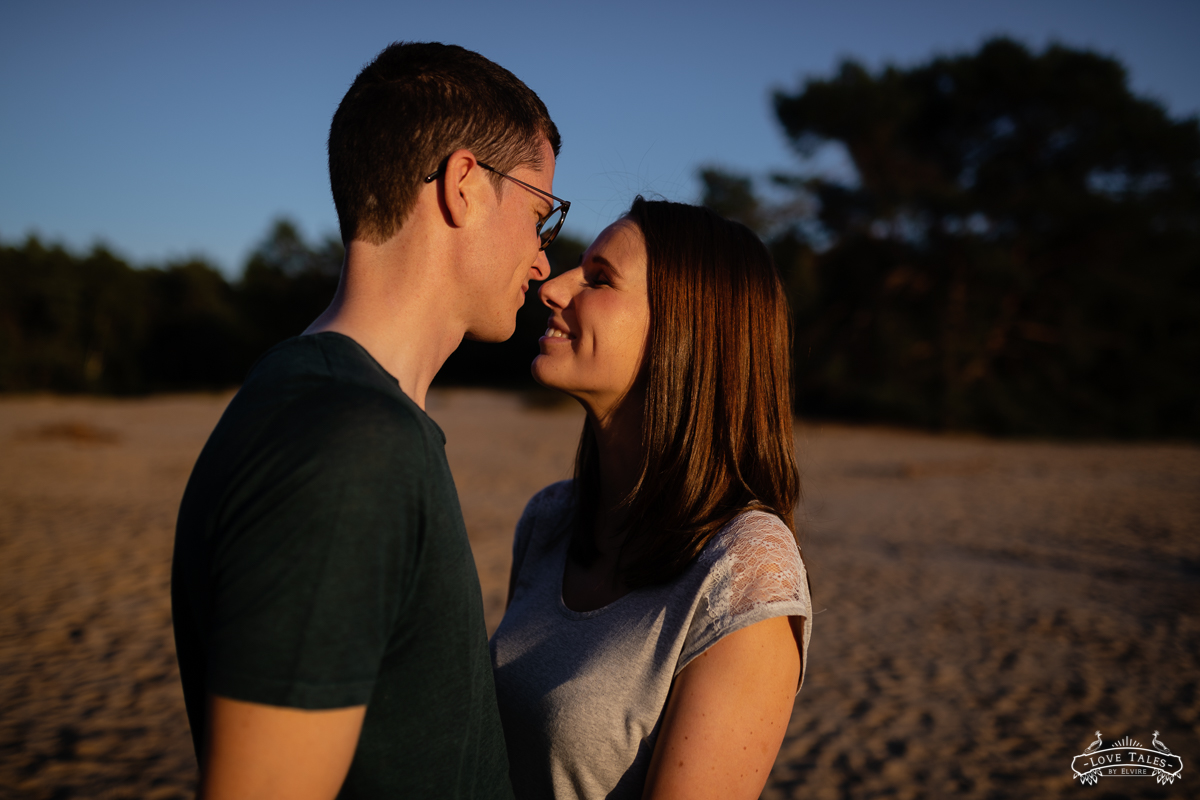 golden hour verlovingsshoot trouwfotograaf love shoot