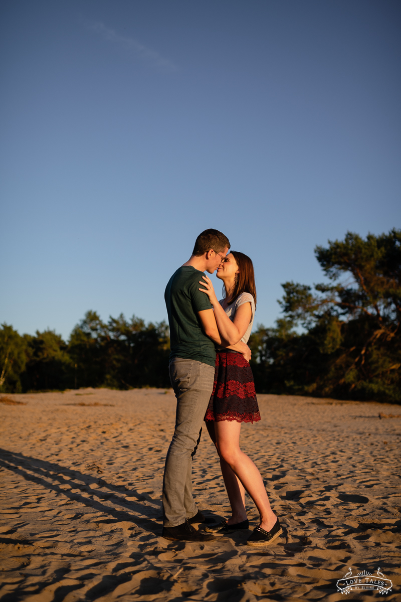 golden hour verlovingsshoot trouwfotograaf love shoot