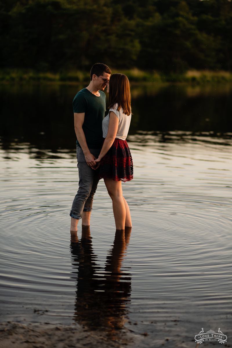 verlovingsshoot loveshoot water trouwfotograaf