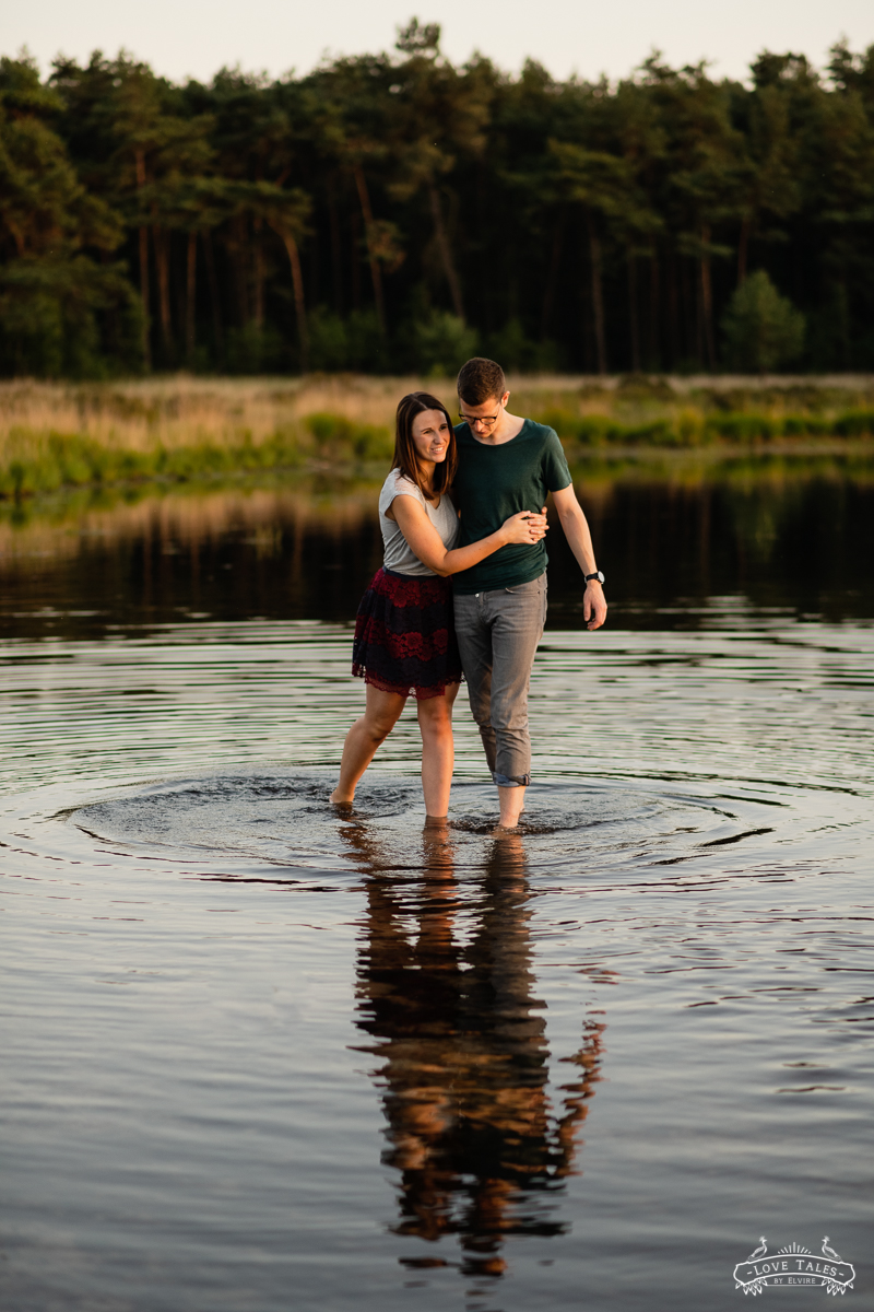 verlovingsshoot loveshoot water trouwfotograaf