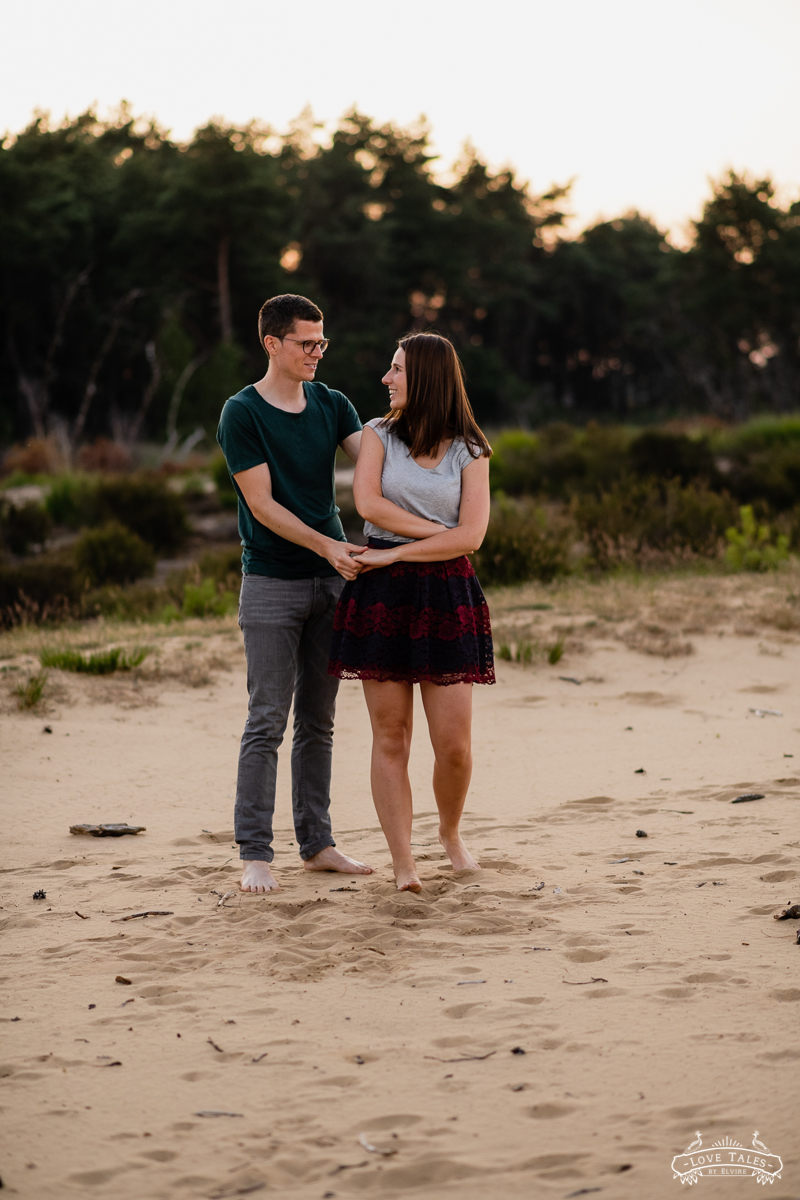 loveshoot verlovingsshoot trouwfotograaf blote voeten