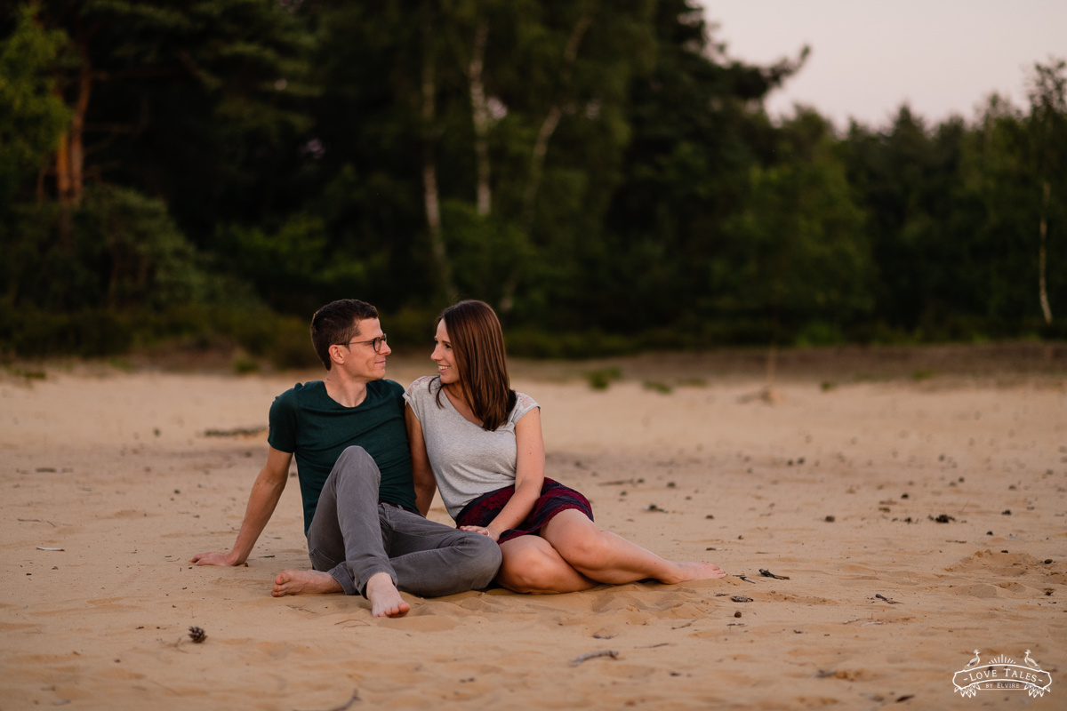 loveshoot verlovingsshoot trouwfotograaf blote voeten