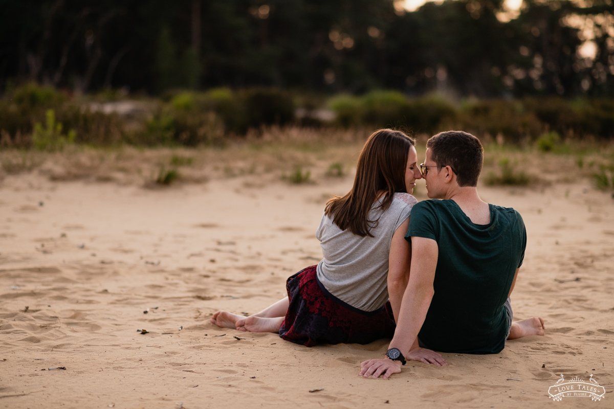 loveshoot verlovingsshoot trouwfotograaf blote voeten