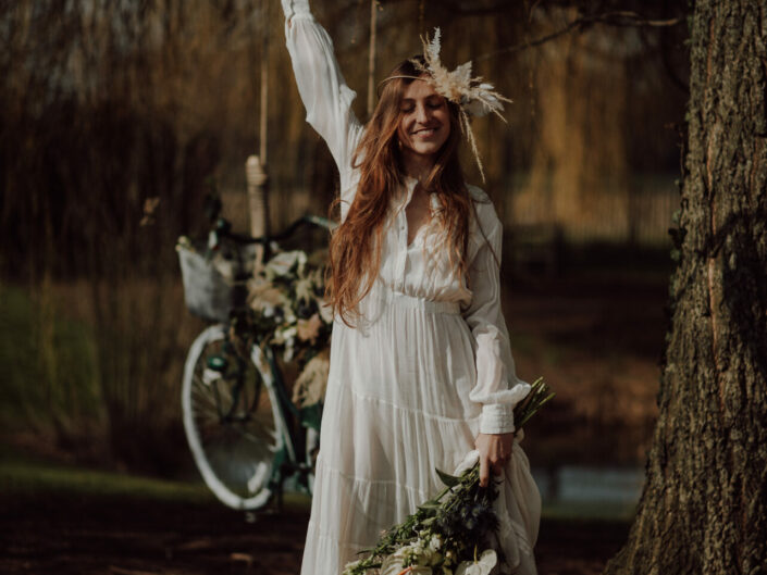 bruidsboeket bloemenkroon trouwen trouwfotograaf huwelijksfotograaf